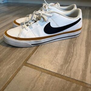 Nike Court Legacy
